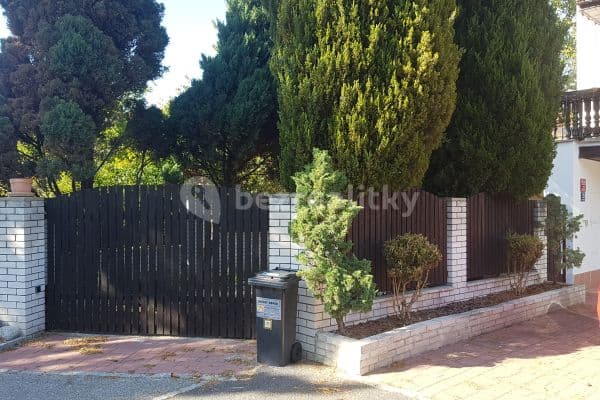 Prenájom bytu 1-izbový 54 m², Na Fialce I, Praha Prenájom bytu 1-izbový 54 m², Na Fialce I, Praha