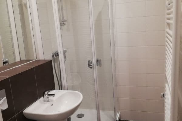 Prenájom bytu 1-izbový 32 m², Krátký lán, Praha 6 Prenájom bytu 1-izbový 32 m², Krátký lán, Praha 6