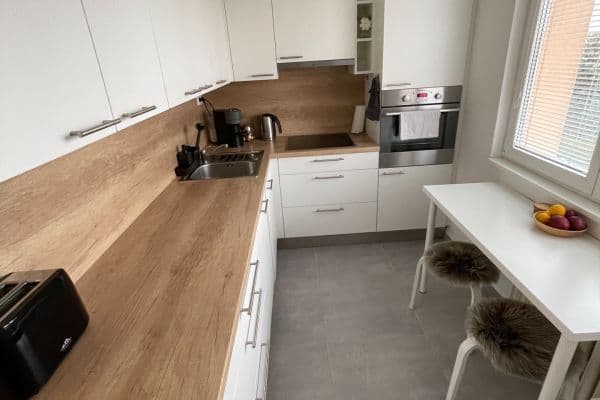 Prenájom bytu 2-izbový 54 m², Hvozdíková, Praha 10 Prenájom bytu 2-izbový 54 m², Hvozdíková, Praha 10