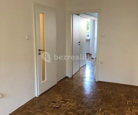 Prenájom bytu 3-izbový 56 m², Saratovská, Praha, Praha