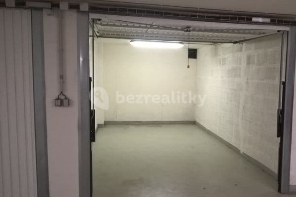 Prenájom garáže 17 m², Lovosická, Praha Prenájom garáže 17 m², Lovosická, Praha