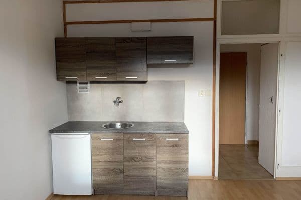Prenájom bytu Garsoniéra 20 m², Lomená, Karlovy Vary Prenájom bytu Garsoniéra 20 m², Lomená, Karlovy Vary