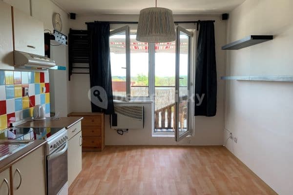 Prenájom bytu 2-izbový 33 m², Mírová, Milovice, Středočeský kraj
