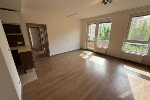 Prenájom bytu 3-izbový 79 m², Bermanova, Praha Prenájom bytu 3-izbový 79 m², Bermanova, Praha