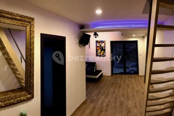 Prenájom bytu 2-izbový 74 m², K Pitkovicům, Praha-Benice Prenájom bytu 2-izbový 74 m², K Pitkovicům, Praha-Benice