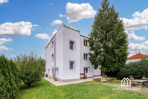 Prenájom bytu 2-izbový 60 m², Moravanská, Praha Prenájom bytu 2-izbový 60 m², Moravanská, Praha