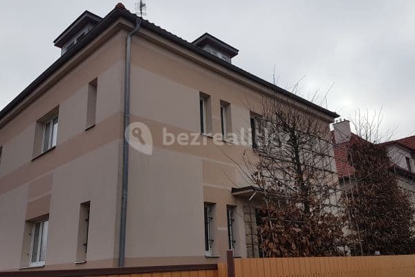 Prenájom bytu 3-izbový 85 m², Zelený pruh, Praha Prenájom bytu 3-izbový 85 m², Zelený pruh, Praha