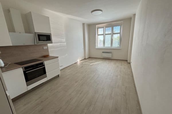 Prenájom bytu 1-izbový 33 m², Černokostelecká, Praha Prenájom bytu 1-izbový 33 m², Černokostelecká, Praha