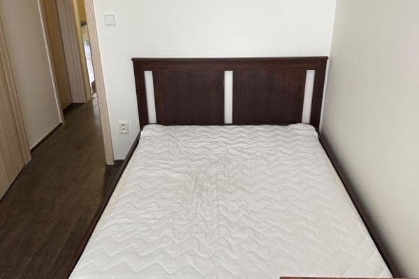 Prenájom bytu 4-izbový 75 m², Luhovská, Praha Prenájom bytu 4-izbový 75 m², Luhovská, Praha