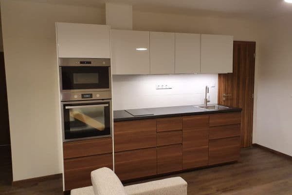 Prenájom bytu Garsoniéra 34 m², Ostravská, Praha Prenájom bytu Garsoniéra 34 m², Ostravská, Praha