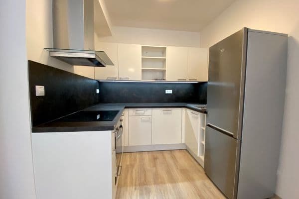 Prenájom bytu 3-izbový 75 m², Tupolevova, Praha Prenájom bytu 3-izbový 75 m², Tupolevova, Praha