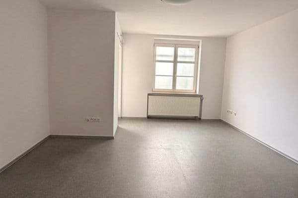 Prenájom bytu Garsoniéra 33 m², Uralská, Praha Prenájom bytu Garsoniéra 33 m², Uralská, Praha