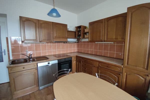 Prenájom bytu 2-izbový 55 m², Jiráskova, Pardubice Prenájom bytu 2-izbový 55 m², Jiráskova, Pardubice