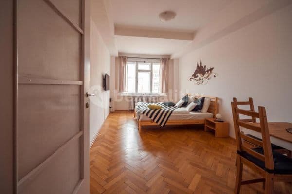 Prenájom bytu 1-izbový 30 m², Sokolovská, Praha, Praha