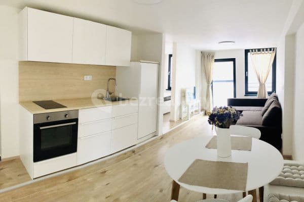 Prenájom bytu 2-izbový 41 m², Rostislavova, Praha Prenájom bytu 2-izbový 41 m², Rostislavova, Praha