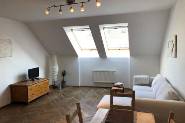 Prenájom bytu 2-izbový 64 m², Na Plzeňce, Prague Prenájom bytu 2-izbový 64 m², Na Plzeňce, Prague