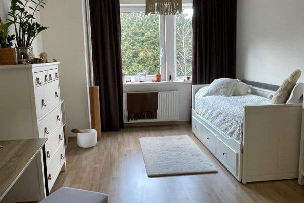 Prenájom bytu 1-izbový 27 m², Peroutkova, Praha Prenájom bytu 1-izbový 27 m², Peroutkova, Praha