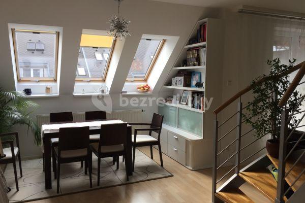 Prenájom bytu 3-izbový 78 m², Herlíkovická, Kbely