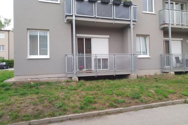 Prenájom bytu 3-izbový 63 m², Gymnazijní, Jindřichův Hradec, Jihočeský kraj Prenájom bytu 3-izbový 63 m², Gymnazijní, Jindřichův Hradec, Jihočeský kraj