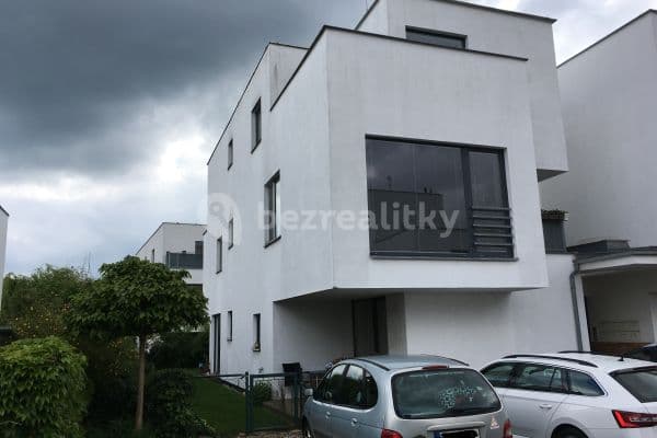 Prenájom bytu 3-izbový 77 m², Karlštejnská, Lety Prenájom bytu 3-izbový 77 m², Karlštejnská, Lety