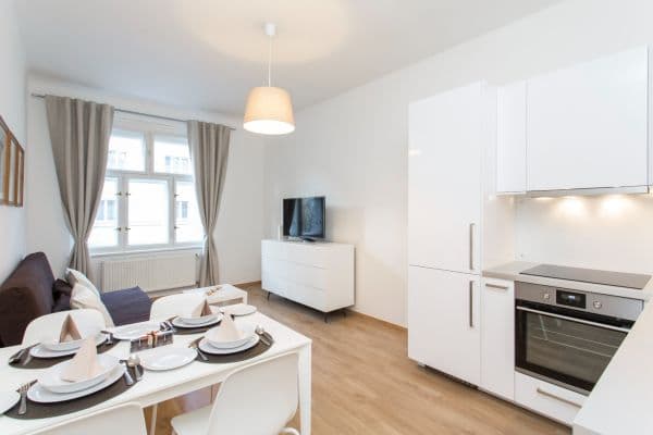 Prenájom bytu 2-izbový 54 m², Jagellonská, Praha Prenájom bytu 2-izbový 54 m², Jagellonská, Praha