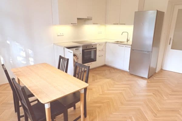 Prenájom bytu 2-izbový 40 m², Na Vrstvách, Praha Prenájom bytu 2-izbový 40 m², Na Vrstvách, Praha