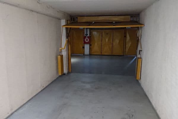 Prenájom garáže 19 m², Navigátorů, Praha Prenájom garáže 19 m², Navigátorů, Praha