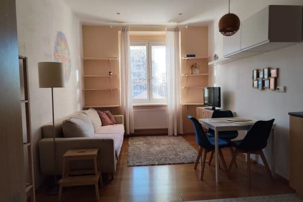 Prenájom bytu 2-izbový 50 m², U Svobodárny, Praha Prenájom bytu 2-izbový 50 m², U Svobodárny, Praha