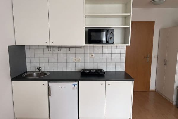 Prenájom bytu 1-izbový 25 m², Zbynická, Praha Prenájom bytu 1-izbový 25 m², Zbynická, Praha