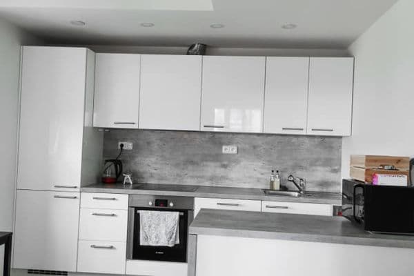 Prenájom bytu 4-izbový 110 m², Padovská, Praha Prenájom bytu 4-izbový 110 m², Padovská, Praha