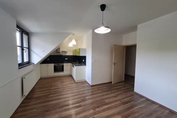 Prenájom bytu 2-izbový 66 m², Beroun, Beroun Prenájom bytu 2-izbový 66 m², Beroun, Beroun