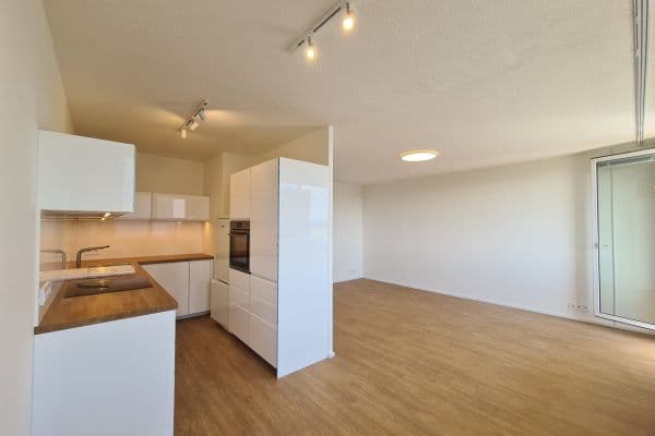 Prenájom bytu 3-izbový 72 m², Frostova, Praha Prenájom bytu 3-izbový 72 m², Frostova, Praha