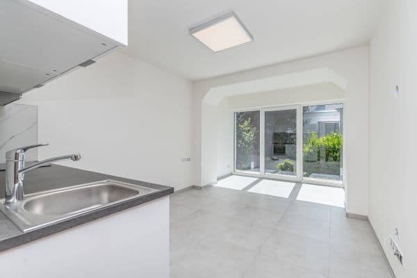 Prenájom bytu 1-izbový 28 m², Na Vysočanských Vinicích, Praha Prenájom bytu 1-izbový 28 m², Na Vysočanských Vinicích, Praha