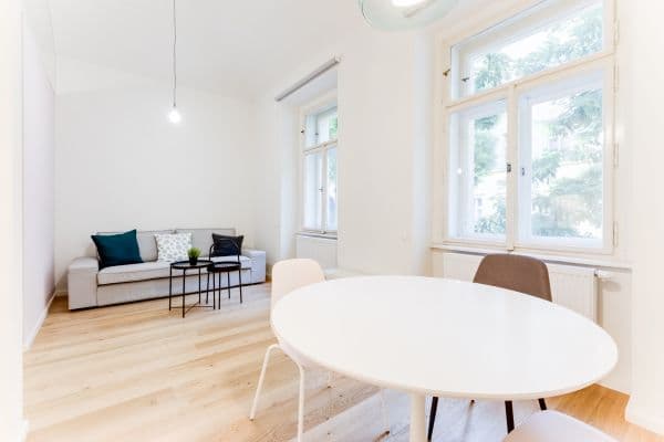 Prenájom bytu 2-izbový 35 m², Pernerova, Praha Prenájom bytu 2-izbový 35 m², Pernerova, Praha