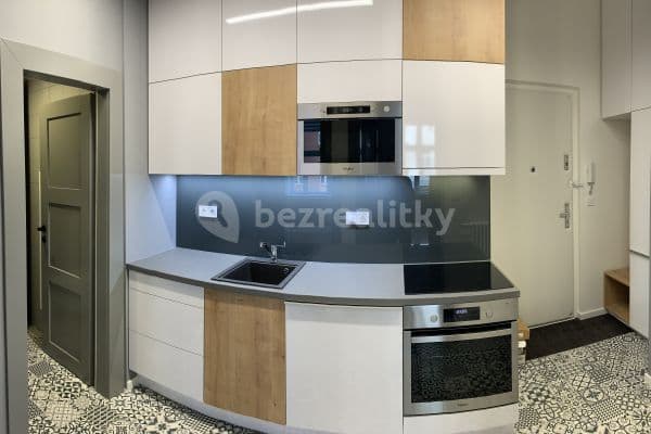 Prenájom bytu 2-izbový 55 m², Čajkovského, Praha Prenájom bytu 2-izbový 55 m², Čajkovského, Praha