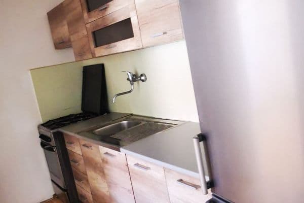 Prenájom bytu 2-izbový 50 m², Plzeňská, Praha Prenájom bytu 2-izbový 50 m², Plzeňská, Praha