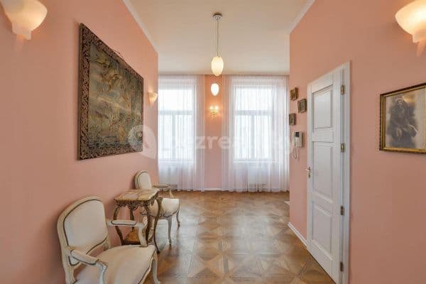 Prenájom bytu 4-izbový 134 m², Krakovská, Praha Prenájom bytu 4-izbový 134 m², Krakovská, Praha