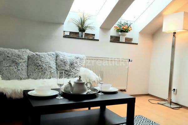 Prenájom bytu 3-izbový 59 m², Vlkova, Praha Prenájom bytu 3-izbový 59 m², Vlkova, Praha