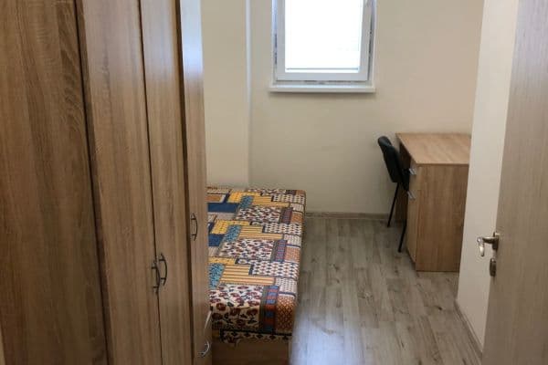 Prenájom bytu 5-izbový 85 m², Vladivostocká, Praha, Praha Prenájom bytu 5-izbový 85 m², Vladivostocká, Praha, Praha