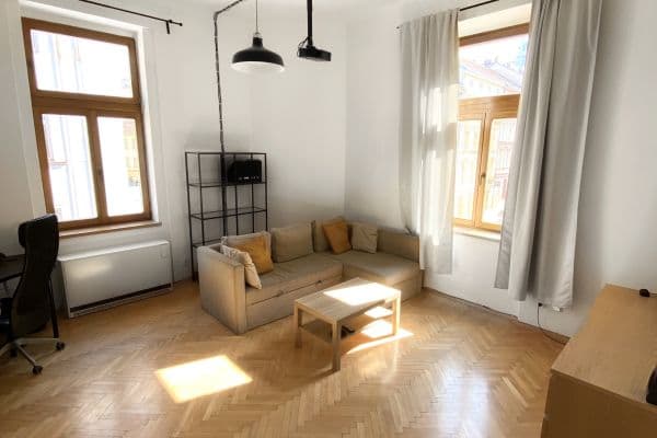 Prenájom bytu 3-izbový 61 m², Jeronýmova, Praha Prenájom bytu 3-izbový 61 m², Jeronýmova, Praha