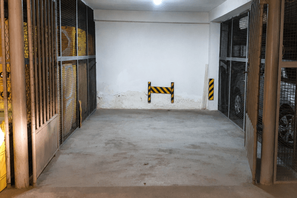 Prenájom garáže 12 m², Tobrucká, Praha Prenájom garáže 12 m², Tobrucká, Praha