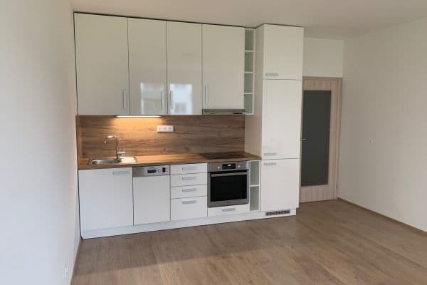 Prenájom bytu 2-izbový 51 m², Svatošových, Praha Prenájom bytu 2-izbový 51 m², Svatošových, Praha