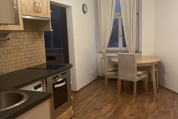Prenájom bytu 1-izbový 37 m², Seifertova, Praha Prenájom bytu 1-izbový 37 m², Seifertova, Praha