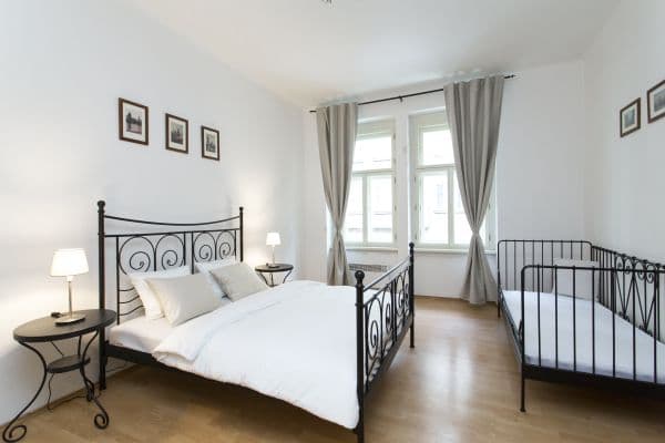 Prenájom bytu 2-izbový 54 m², Slovinská, Praha Prenájom bytu 2-izbový 54 m², Slovinská, Praha