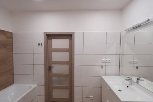 Prenájom bytu 1-izbový 38 m², Jana Švermy, Frýdek-Místek, Moravskoslezský kraj Prenájom bytu 1-izbový 38 m², Jana Švermy, Frýdek-Místek, Moravskoslezský kraj