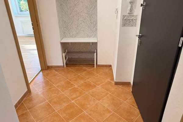 Prenájom bytu 3-izbový 80 m², Sadská, Praha Prenájom bytu 3-izbový 80 m², Sadská, Praha