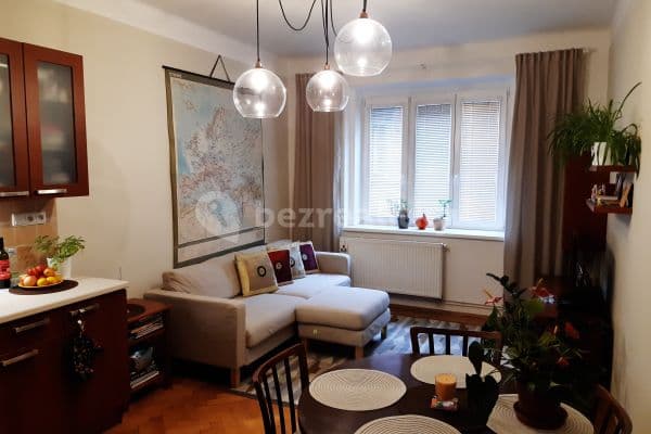 Prenájom bytu 2-izbový 47 m², Husinecká, Praha