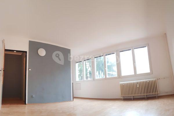 Prenájom bytu 1-izbový 27 m², Prodloužená, Pardubice