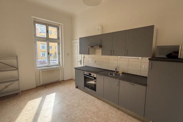 Prenájom bytu 2-izbový 70 m², Sokolovská, Praha Prenájom bytu 2-izbový 70 m², Sokolovská, Praha