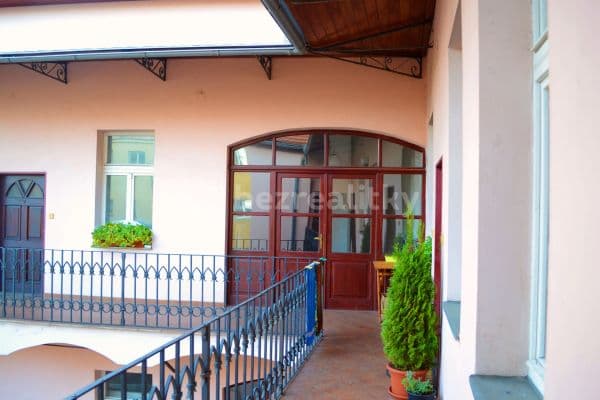Prenájom bytu 2-izbový 49 m², Ostrovského, Praha Prenájom bytu 2-izbový 49 m², Ostrovského, Praha